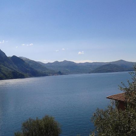 Luxurious Attic-Swimming Pool Villa Riva di Solto Luaran gambar