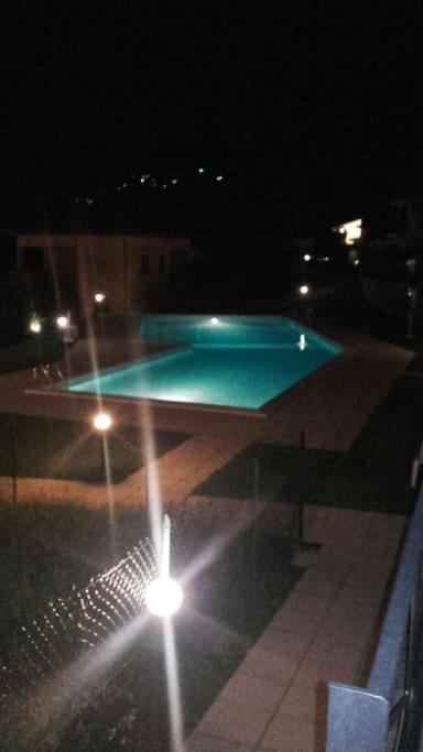 Luxurious Attic-Swimming Pool Villa Riva di Solto Luaran gambar