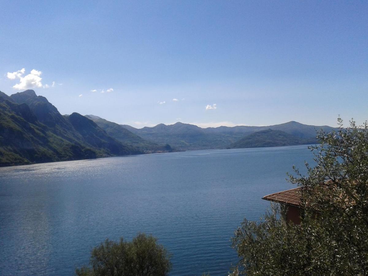 Luxurious Attic-Swimming Pool Villa Riva di Solto Luaran gambar