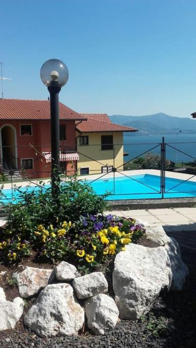 Luxurious Attic-Swimming Pool Villa Riva di Solto Luaran gambar